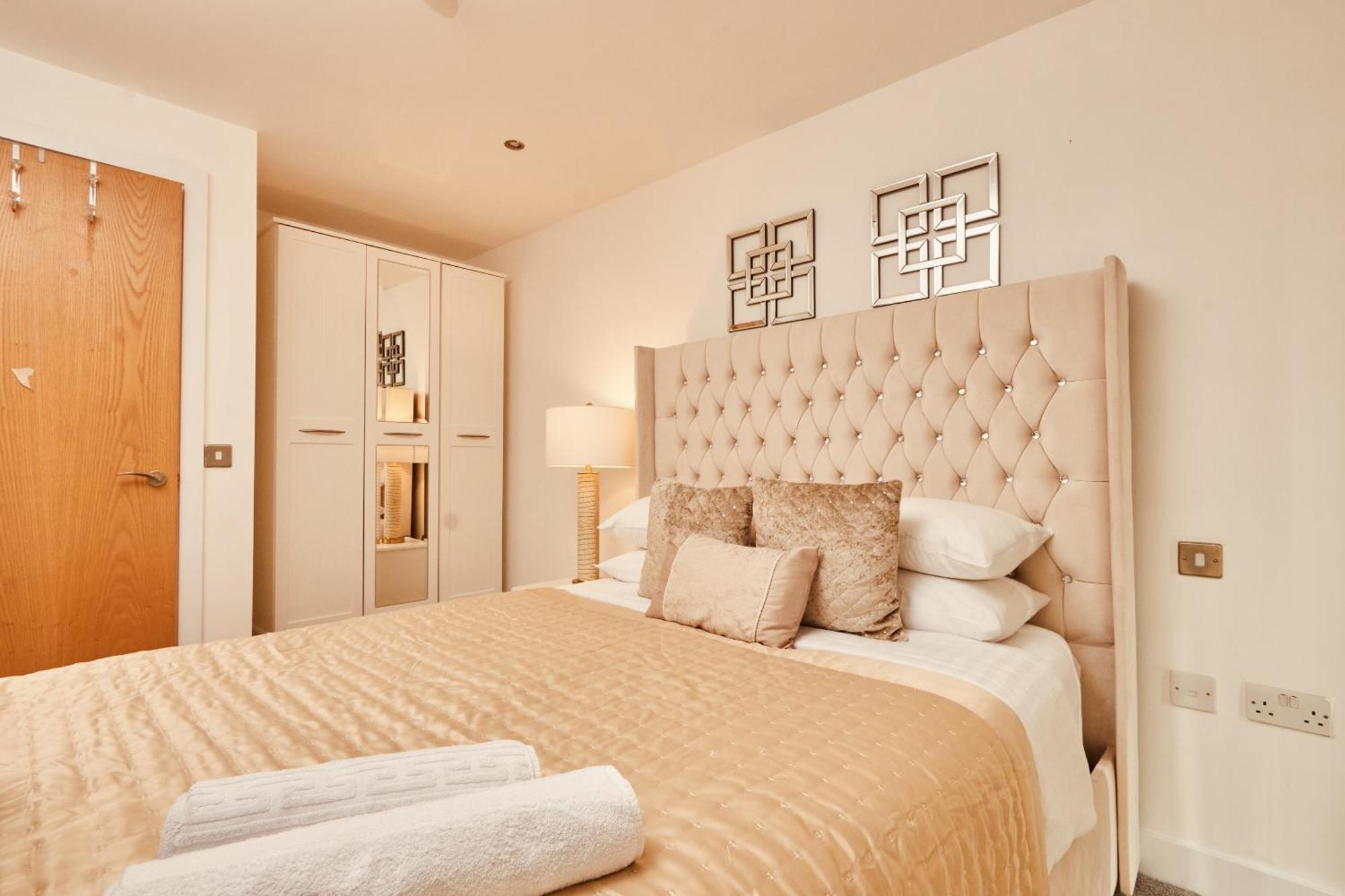 Central Leeds Dock Apt&Free Secure Parking! ภายนอก รูปภาพ